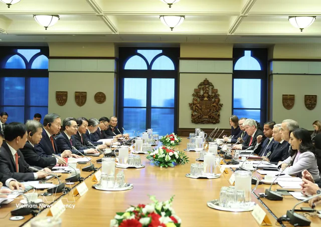 General Secretary To Lam meets Canadian Prime Minister Mark Carney